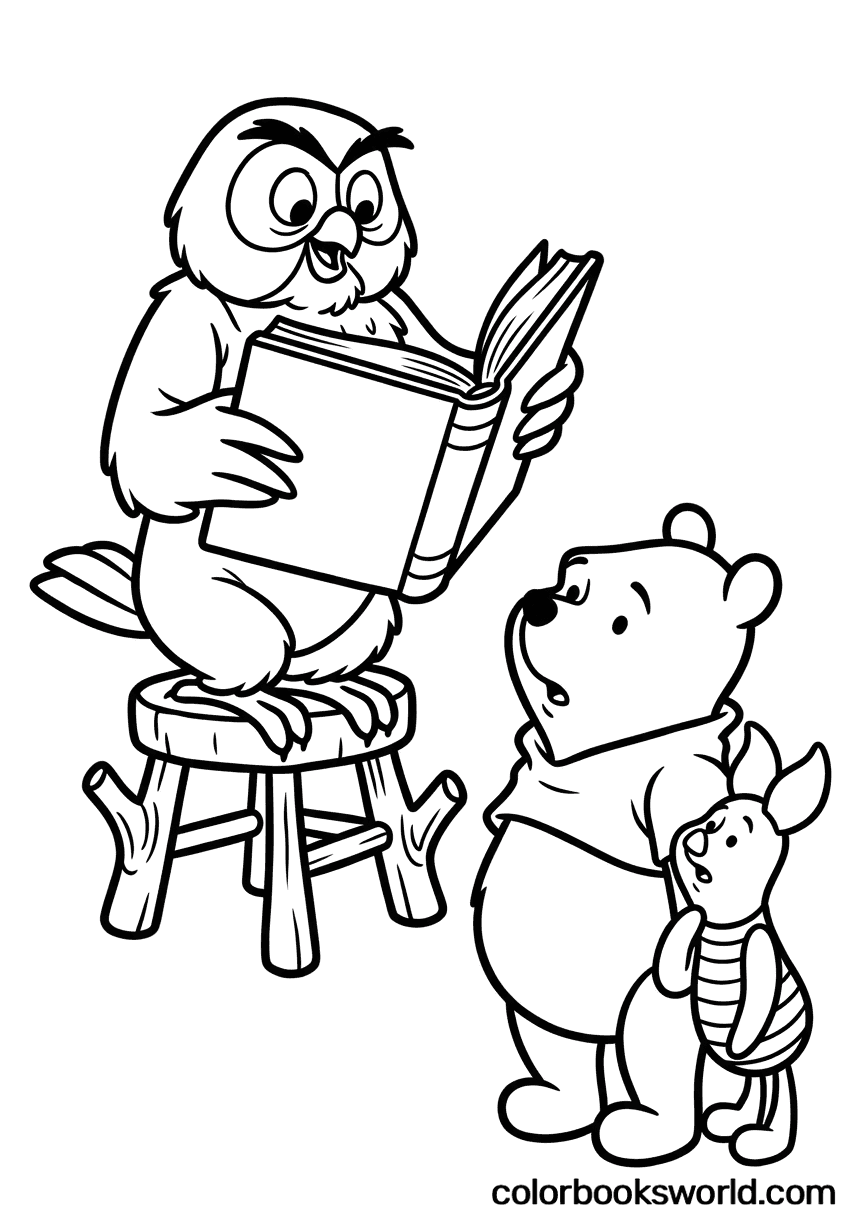 Un búho en un taburete lee un libro en voz alta a Winnie the Pooh y Piglet.